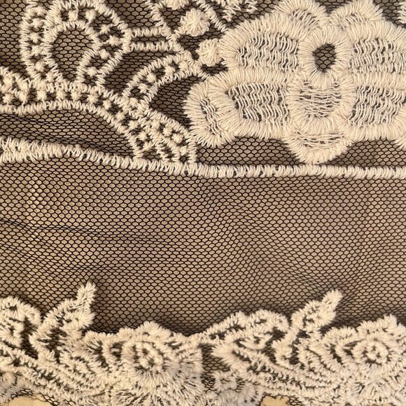 🌸 Embroidered gorgeous long-sleeve mesh top Authentic Now Forever lace medium - Picture 6 of 8
